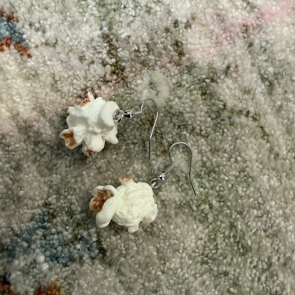 Popcorn 🍿 Cinema Inspired Earrings - Picture 3 of 7